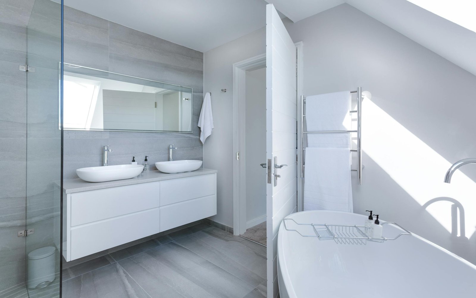 How to Ensure a Smooth Bathroom Remodeling Service Experience?