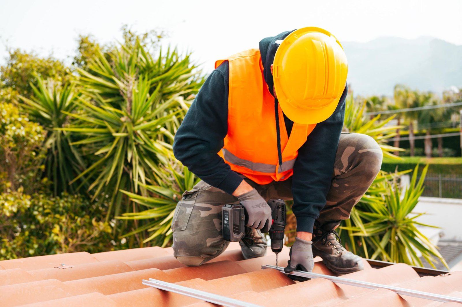 How 24/7 Emergency Roofing Services Handle Unforeseen Challenges?