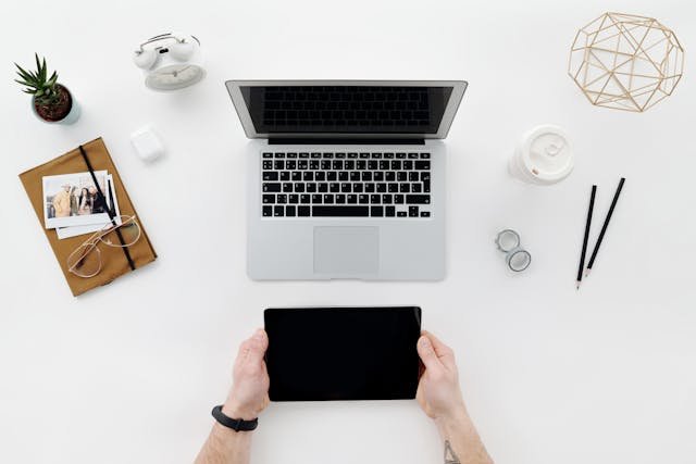 Top Digital Tools for Modern Businesses: Building a Professional Online Presence
